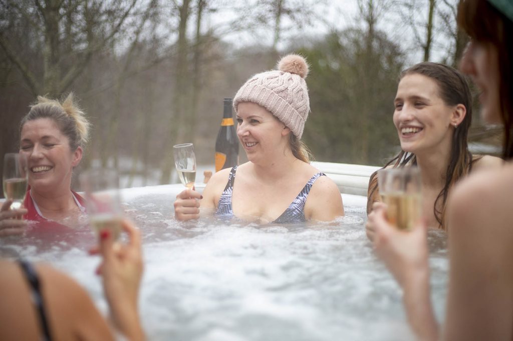 The 5 Best Times For Minneapolis Hot Tub Owners To Soak Cal Spas Mn