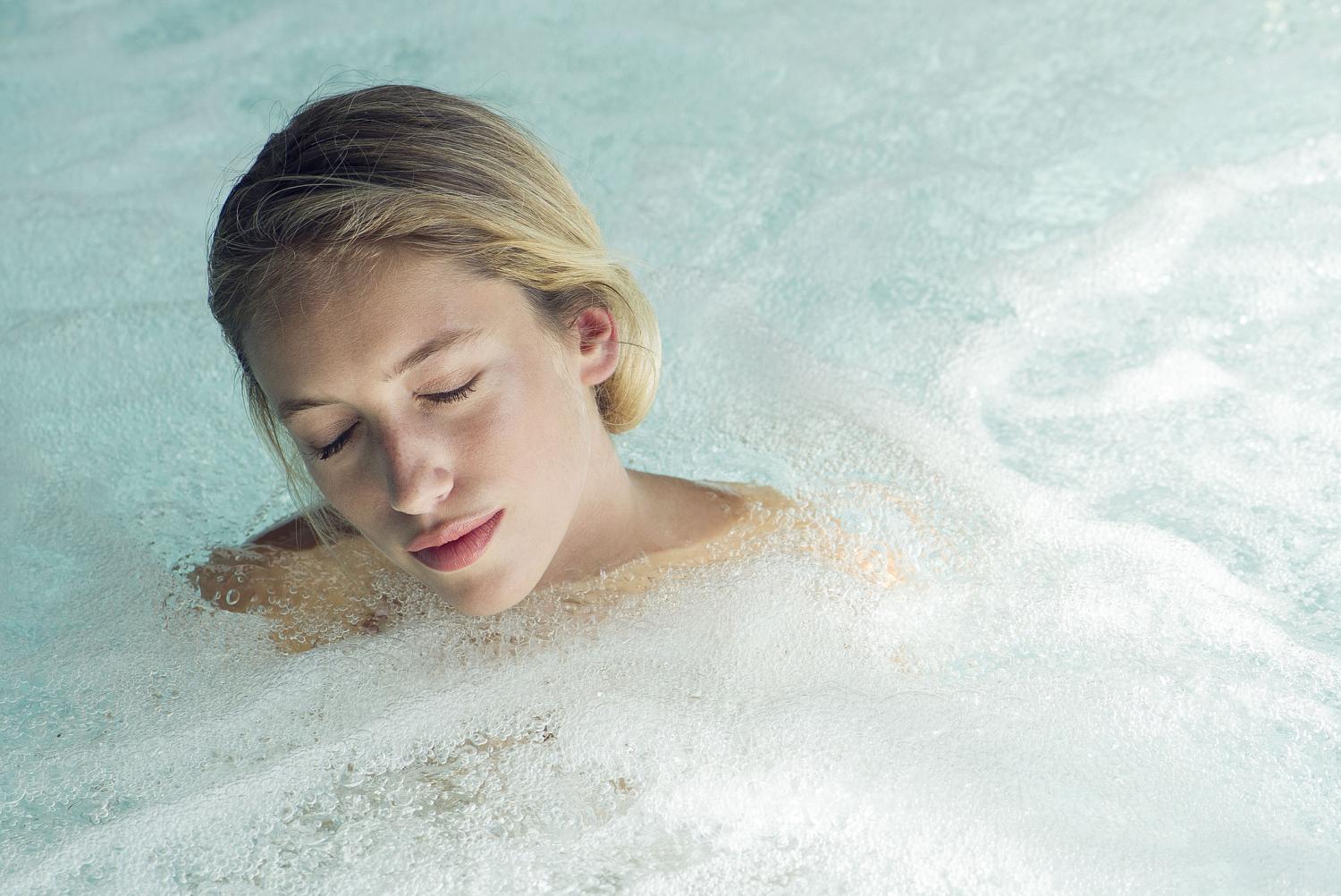 5 ways a hot tub can improve your mental wellbeing