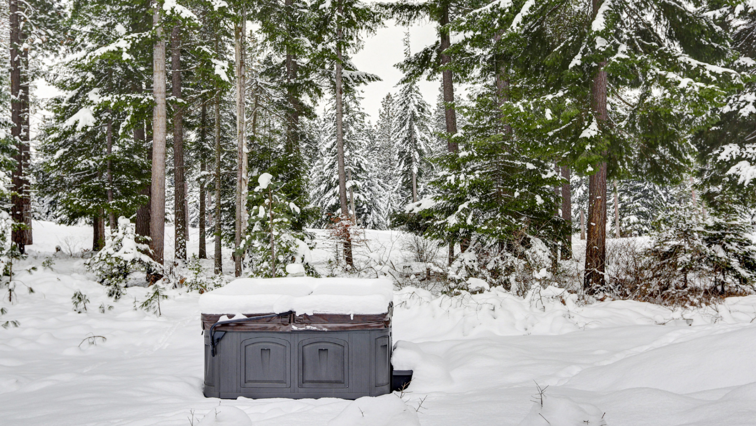 hot-tub-covered-in-snow