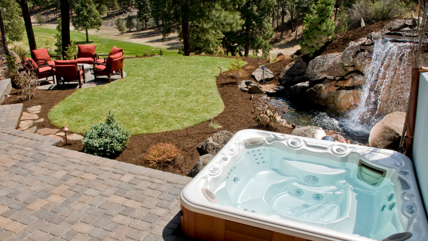 backyard-with-hot-tub